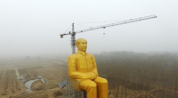 The golden statue of Mao Zedong destroyed