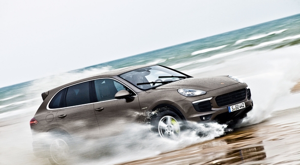 Porsche Cayenne S E-Hybrid: Two Sets of Sporty Roots