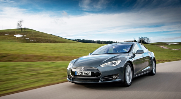 Tesla Model S sets new distance record