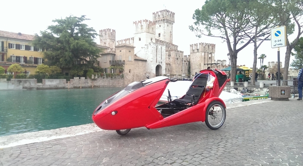 Cabriovelo: the cool convertible E-bicycle car for greener personal transport